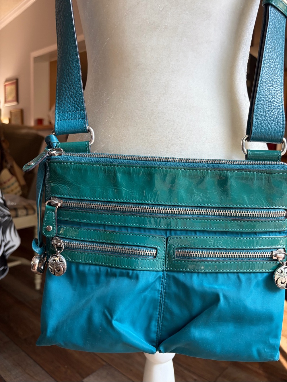 Brighton Teal Two-Tone Crossbody Bag w/Lots of pockets.